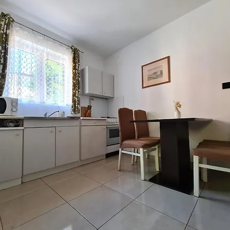 Cerova Apartman *